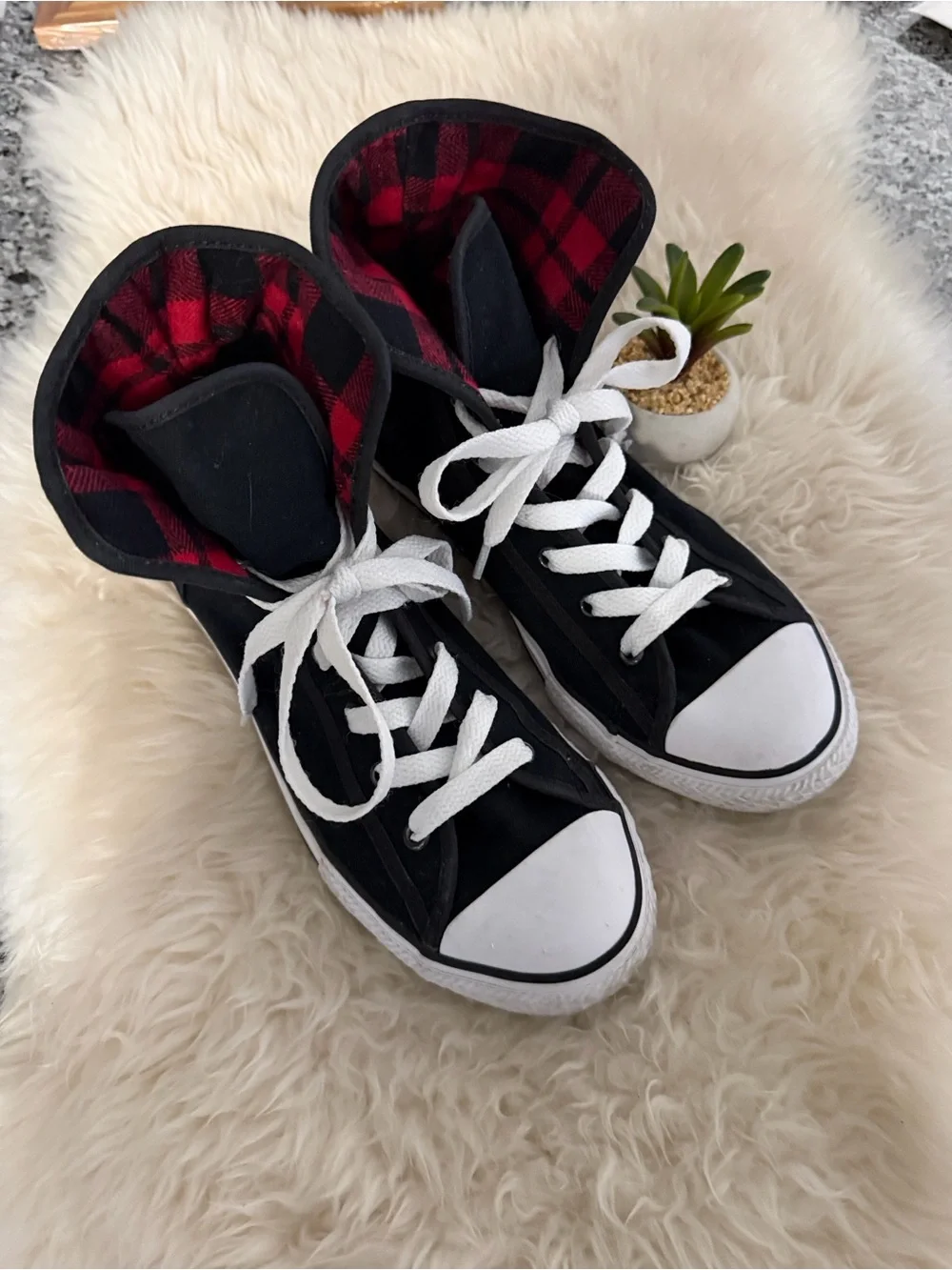 Converse Black High Top Sneakers Buffalo Print lining EUC - Picture 2 of 11
